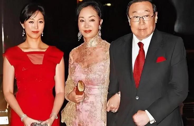 赵世光的外室带着1000万支票找上门，理直气壮劝原配退出：“离婚吧！”谁料，原配