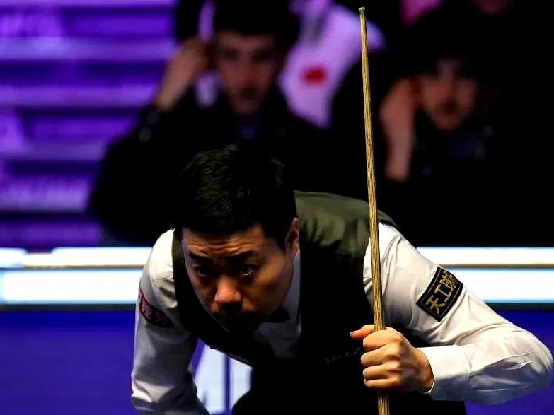 丁俊晖今晚正式登场！克鲁斯堡32强战进入生死关头。
 

张安达目前5比3领先马