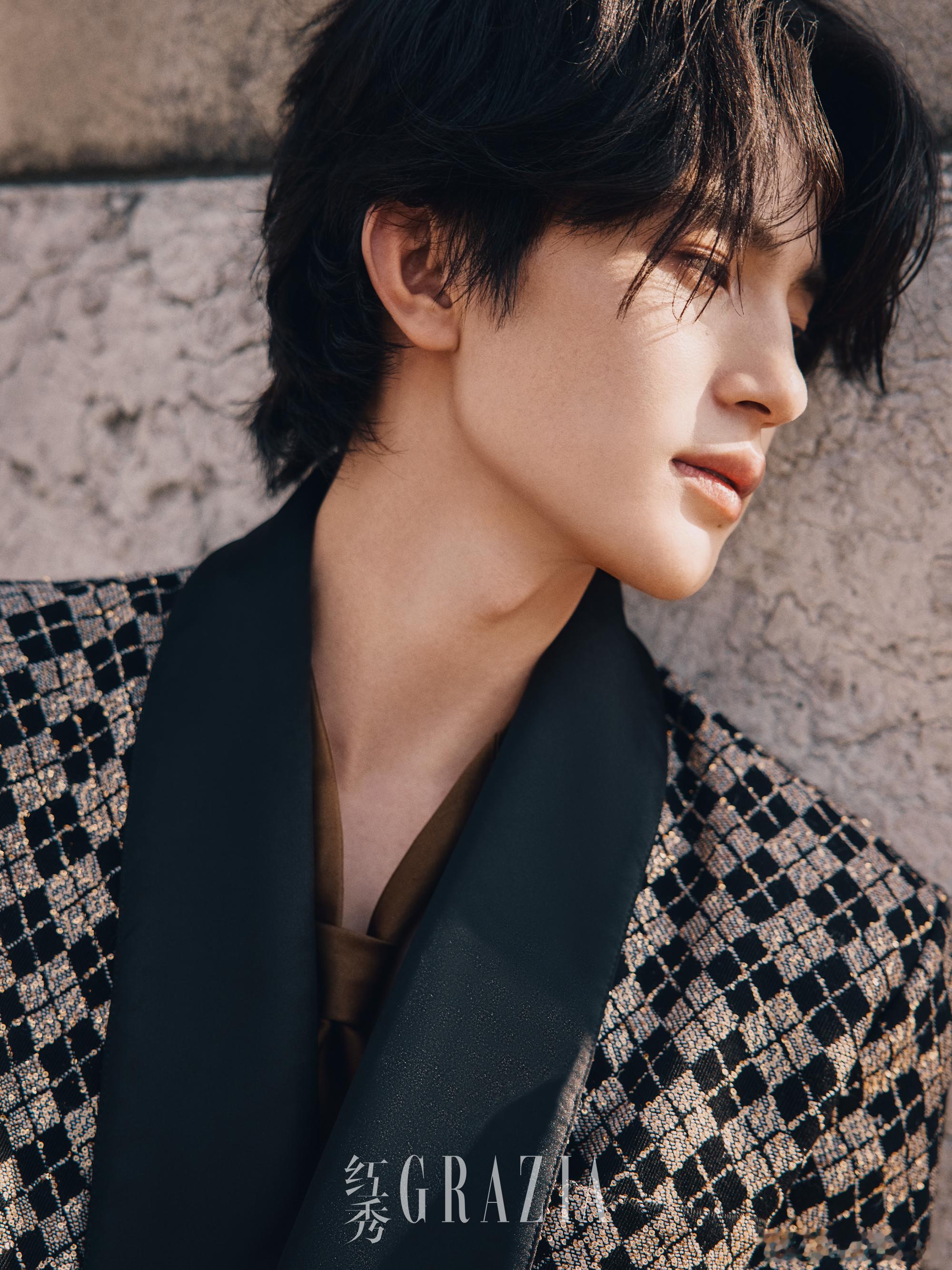演员张翅张翅grazia+首封登上《红秀GRAZIA+》创刊首封，24小时销售额