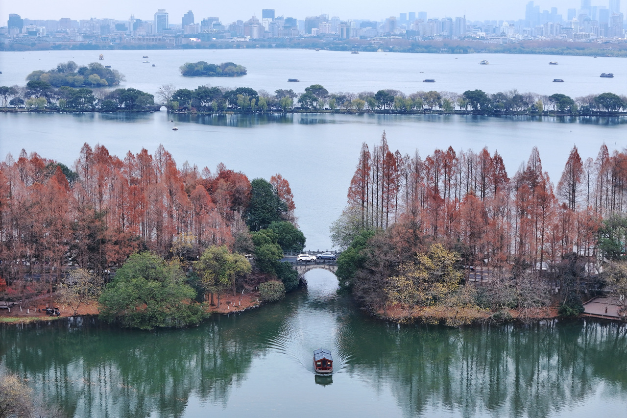 明显冷空气即将抵达浙江，这次真要冷了，羽绒服裹紧