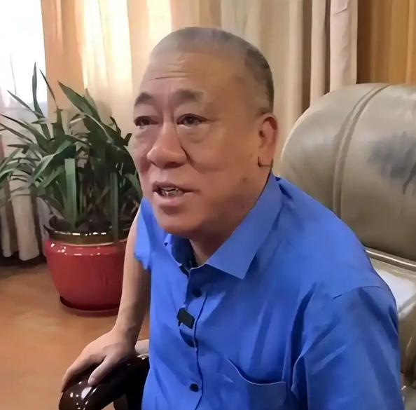 河南矿山老板崔培军，被网友们扒得一干二净。不扒不知道，一扒，所有人都惊呆了。
 