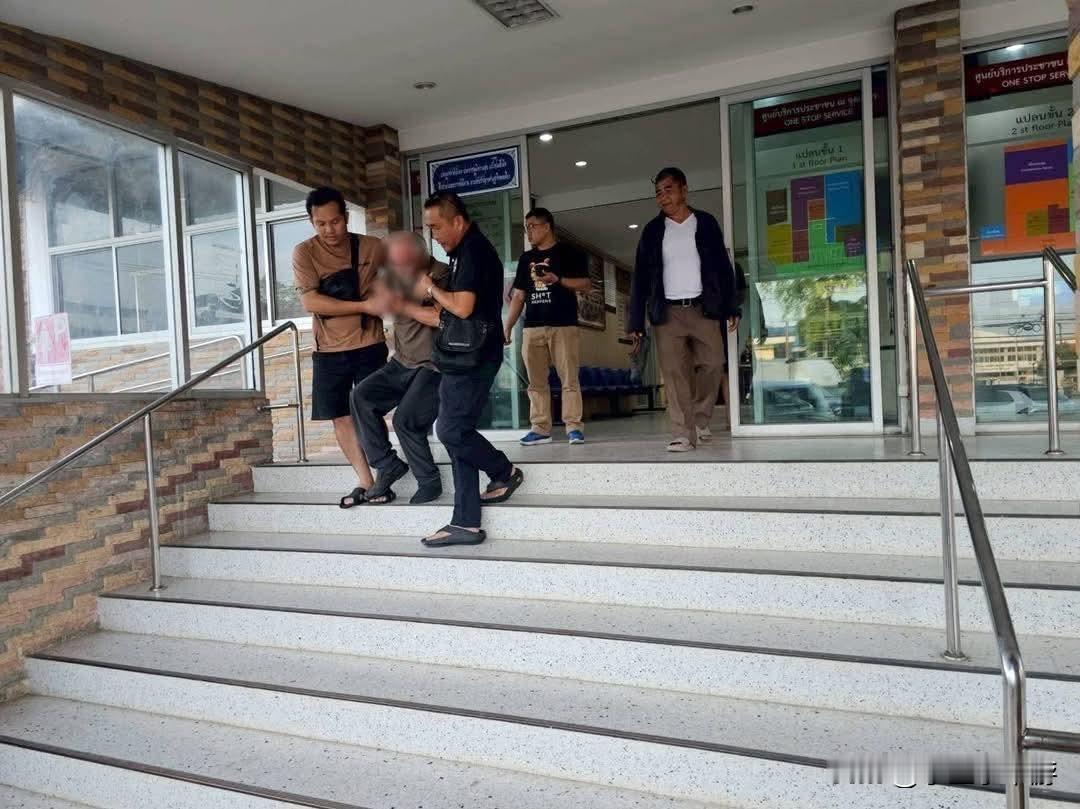 加拿大籍男子涉嫌性侵未成年学生 在泰国被警方逮捕
 
近日，泰国中央调查局人口贩