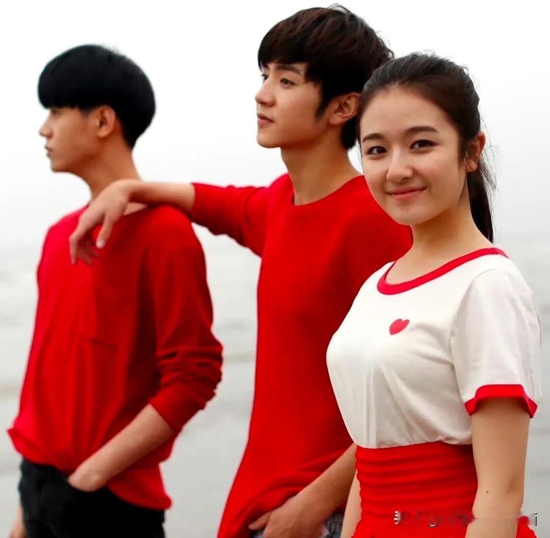 真是奇了怪，她这样的美女，有颜值，身材又凹凸有致的，演技在线，出演过不少的女主，