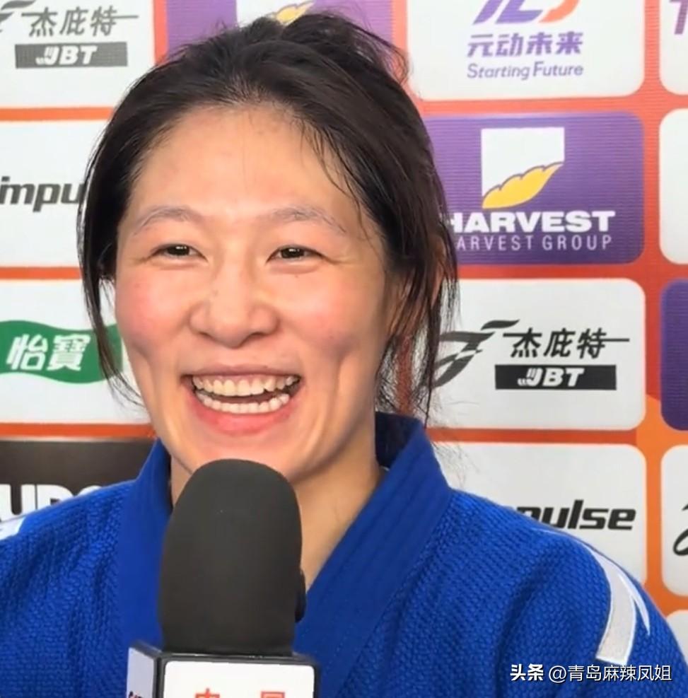 家门口霸气卫冕！庄文娜斩获柔道大奖赛青岛站首金。
6月26日，2026年国际柔联