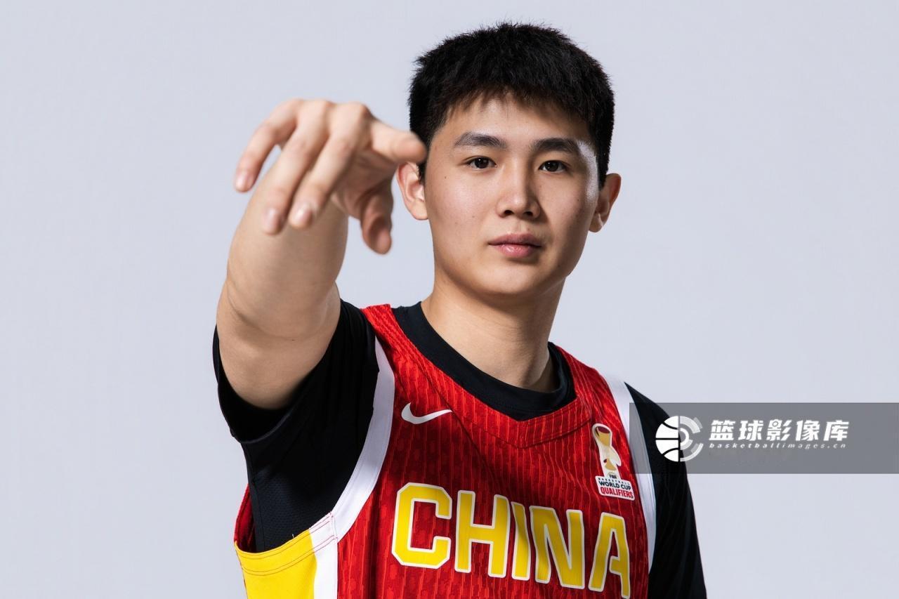 中国男篮亚运会最大发现——李悦周！
   这小哥们1.88身高只有19岁！效力浙