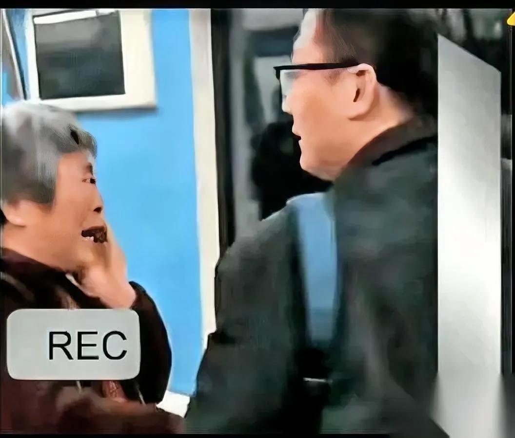 大妈逼让座

反倒吃了亏

你猜这事最后咋收场？

前几天刷到地铁那事真的太解气