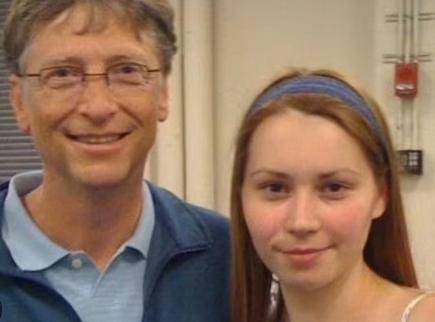 安德鲁王子和他一样也曾经患上暗病，不过这对于王室来说，并不是什么丢人的事情。
中