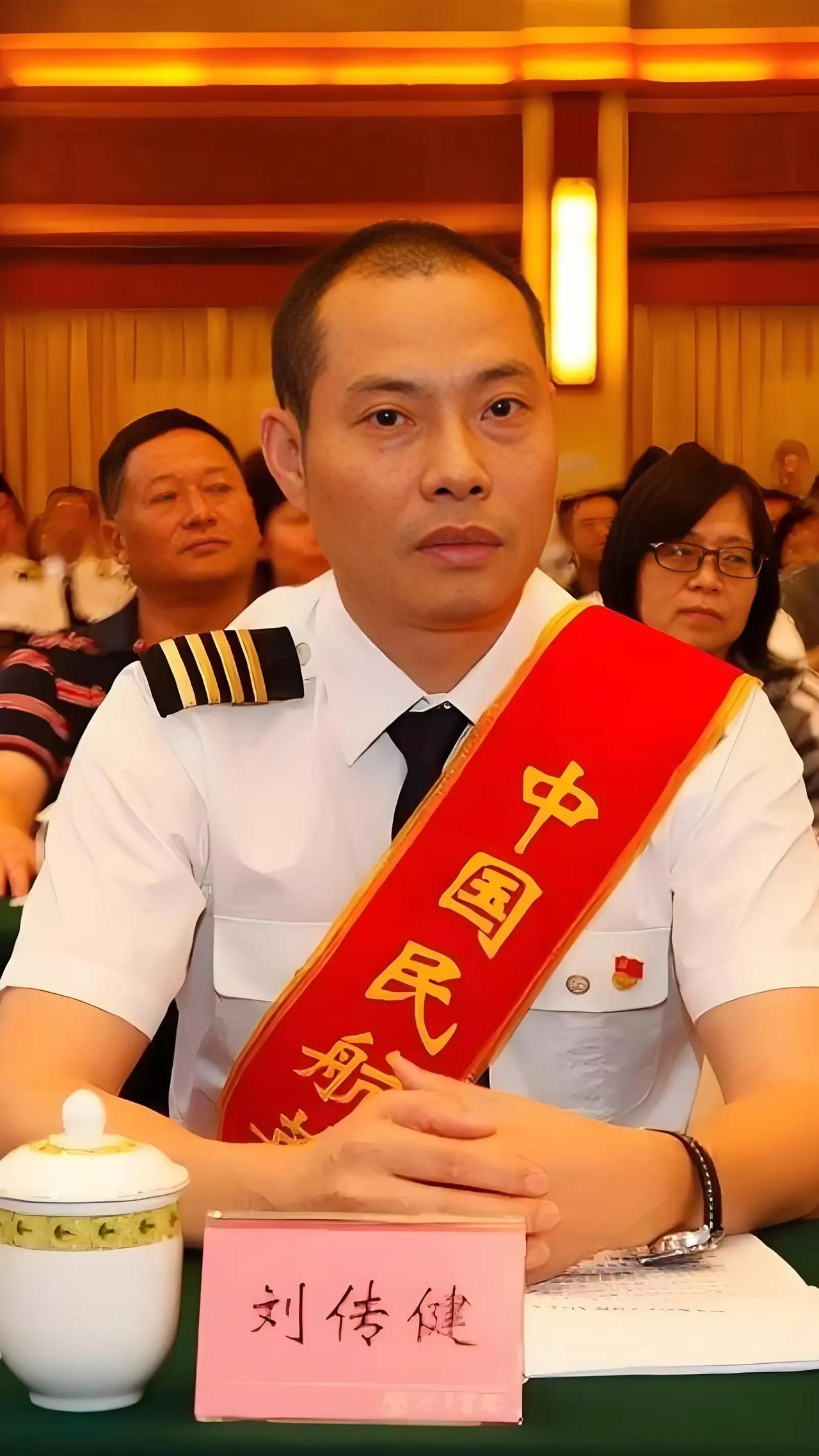 刘传健，我们的英雄机长，对韩国客机坠毁，发表了他的意见：

第一、一名合格的飞行