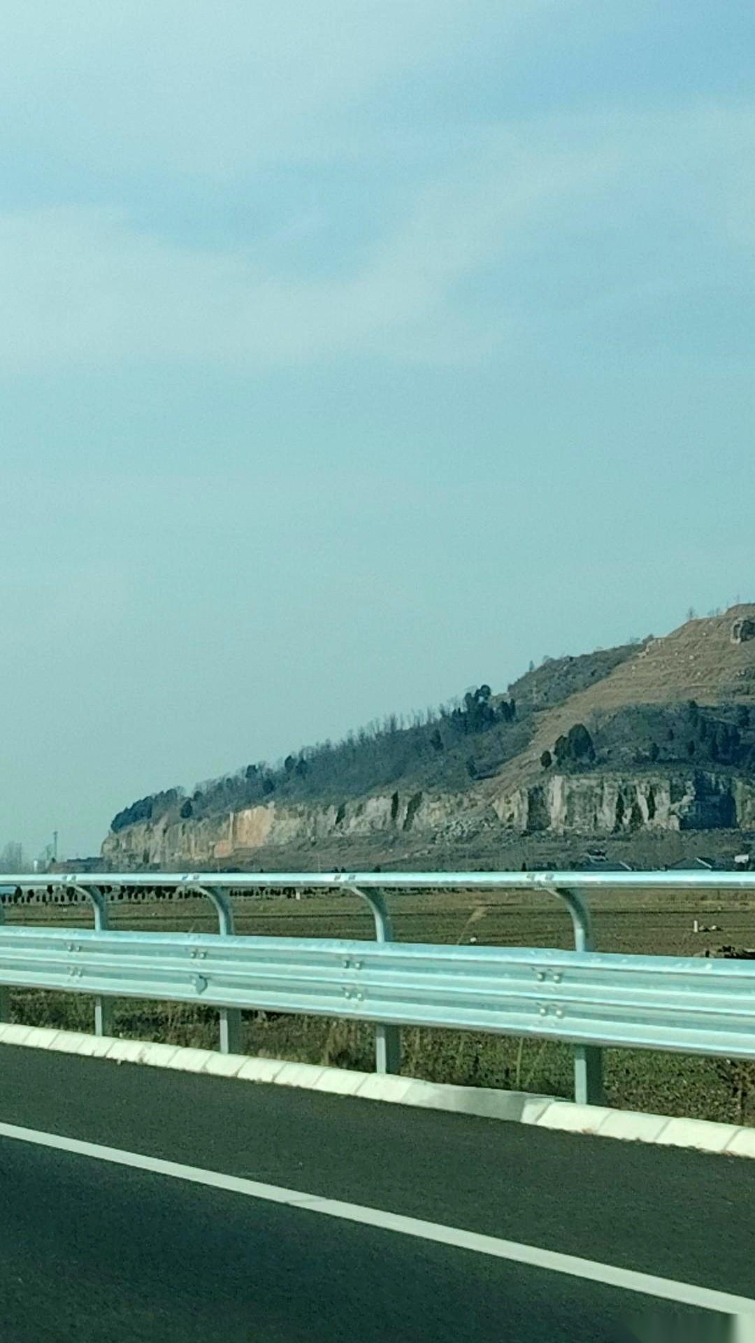 闺女，妈跟你说句掏心窝子的话。
咱家要是普普通通，就千万别削尖了脑袋往那种泼天富