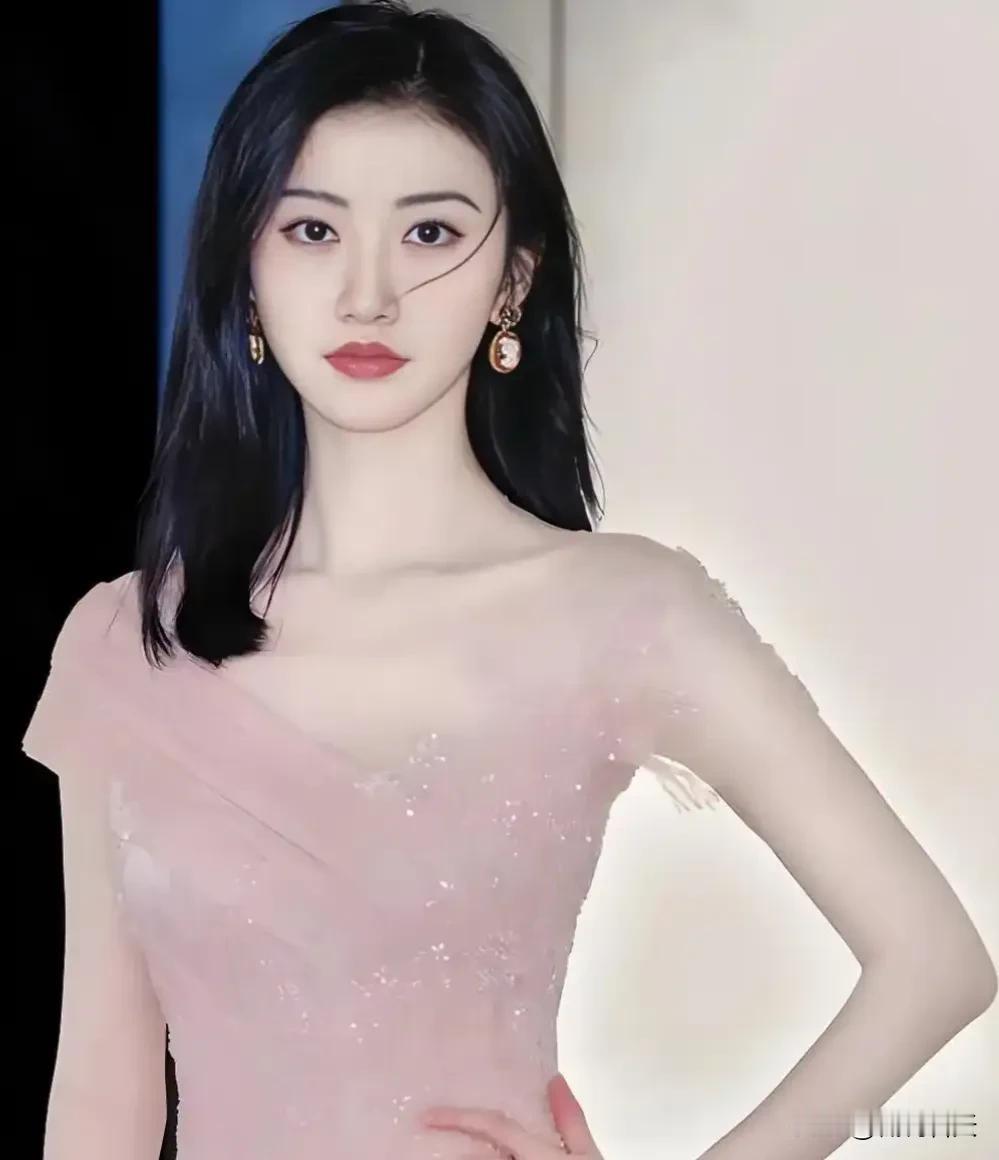 孙宇晨就是一舔狗！
他发文：“我的女友景甜
一颗卵子的重量，三点五微克。
五千万