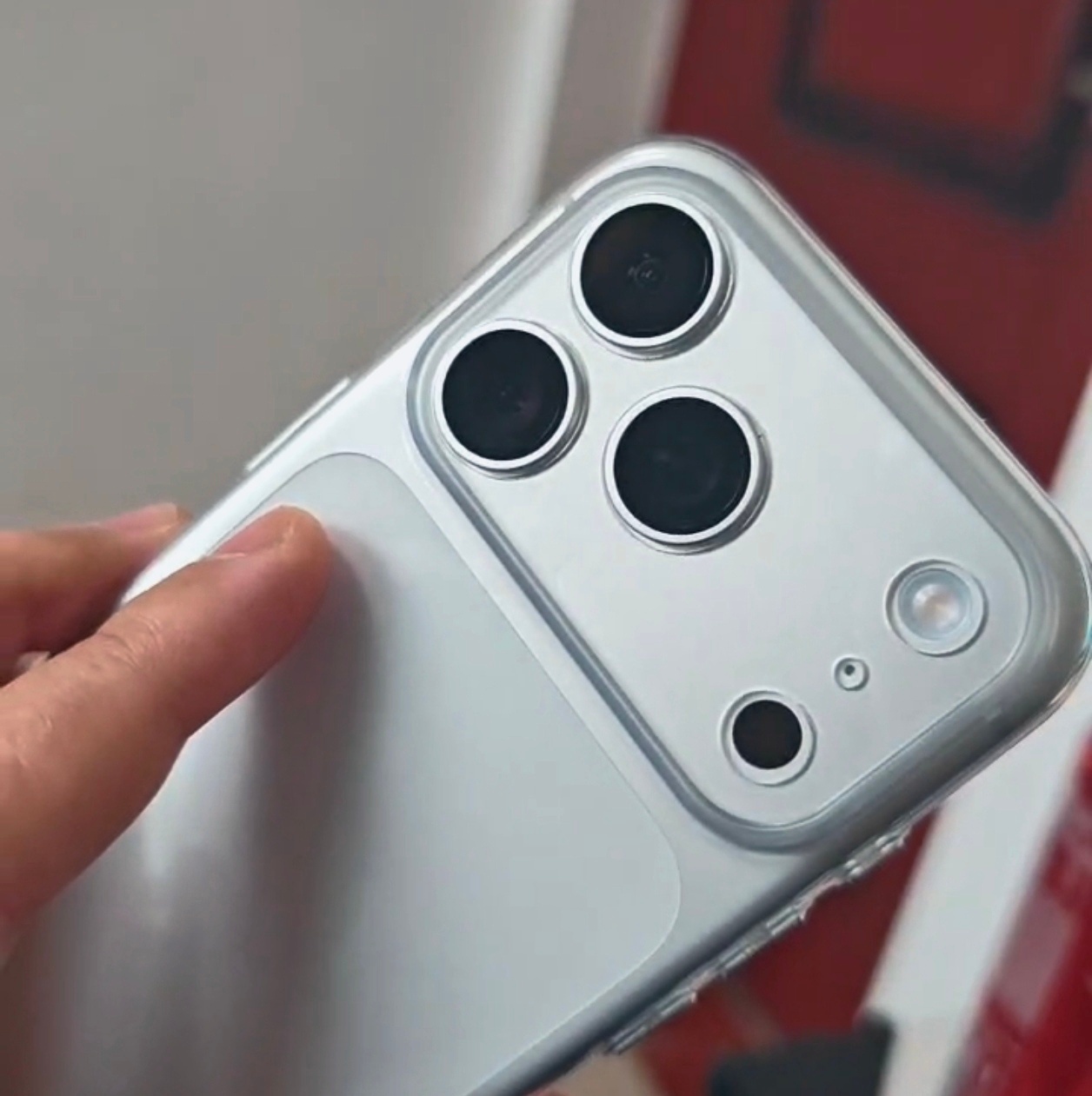 刚刚换iPhone17 Pro，还想着亏大了，官方降价1000居然错过了，然后看