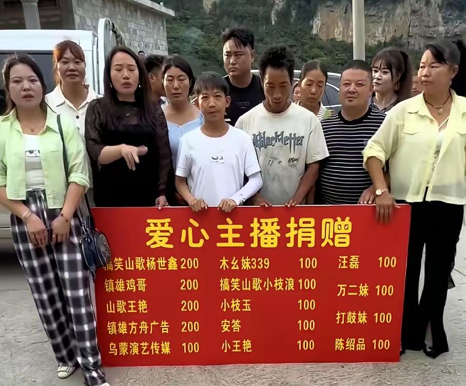 云南镇雄34岁女子杨玉敏病逝，丈夫残疾，留下两个年幼孩子，连丧葬费都拿不出来。本