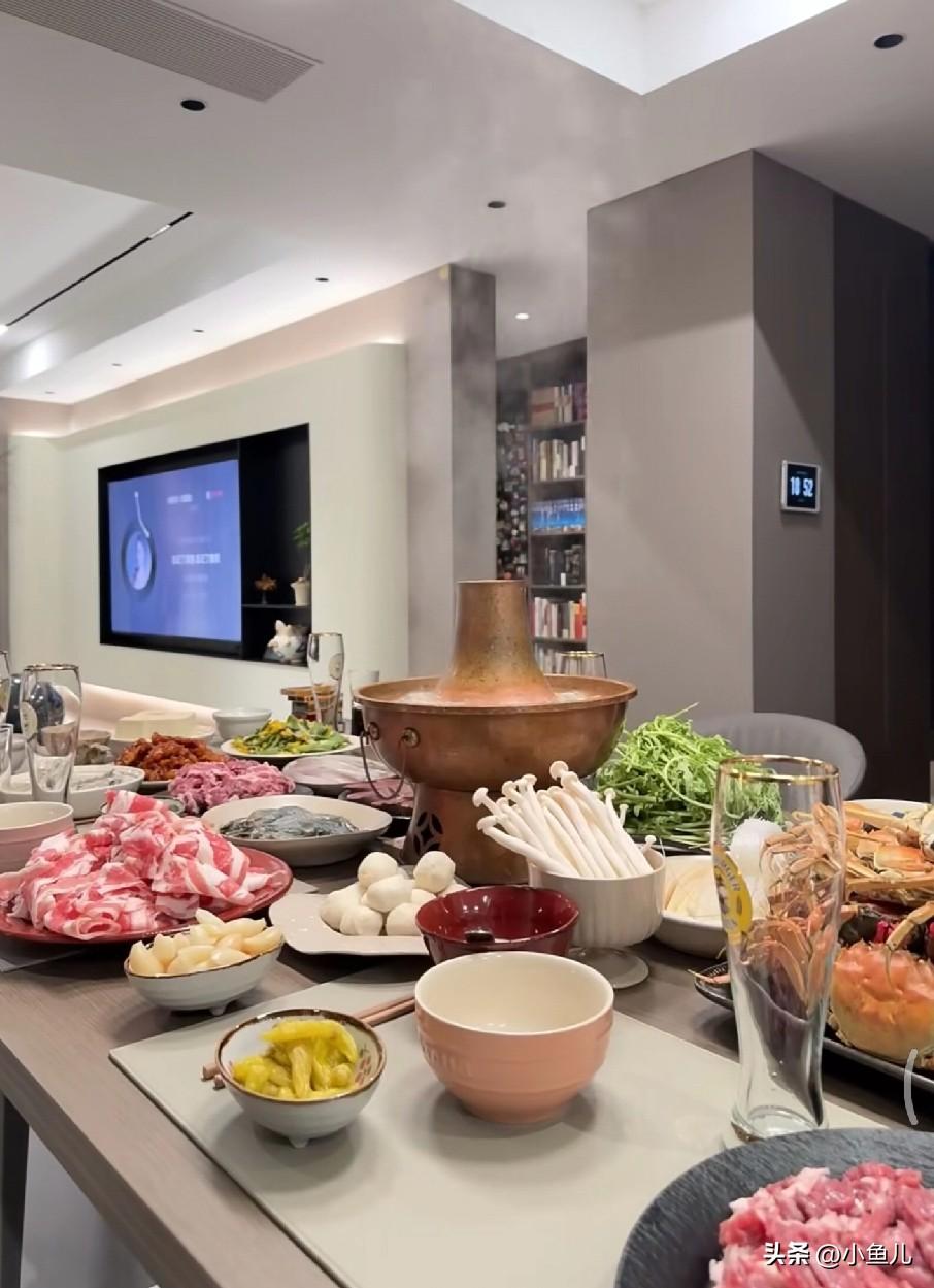 忙活一天，就盼着这顿热乎晚饭！没什么山珍海味，都是随手炒的家常菜，锅气十足，香到