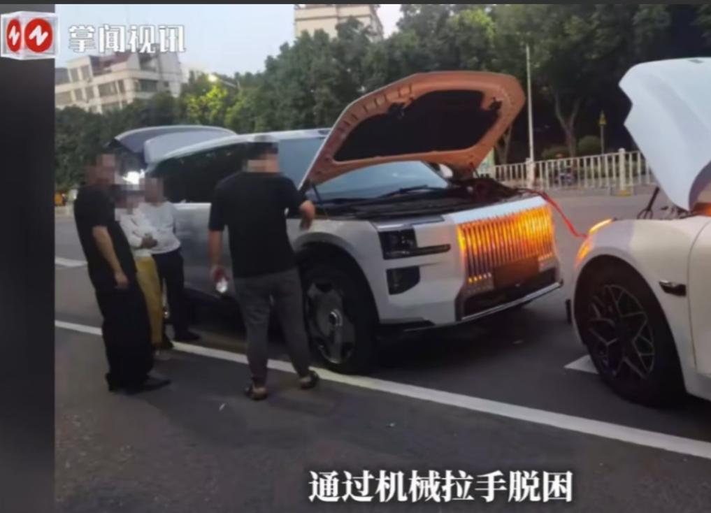 广东湛江，一名女子花46万元买下新车，没想到提车还不到4小时、行驶不足36公里，