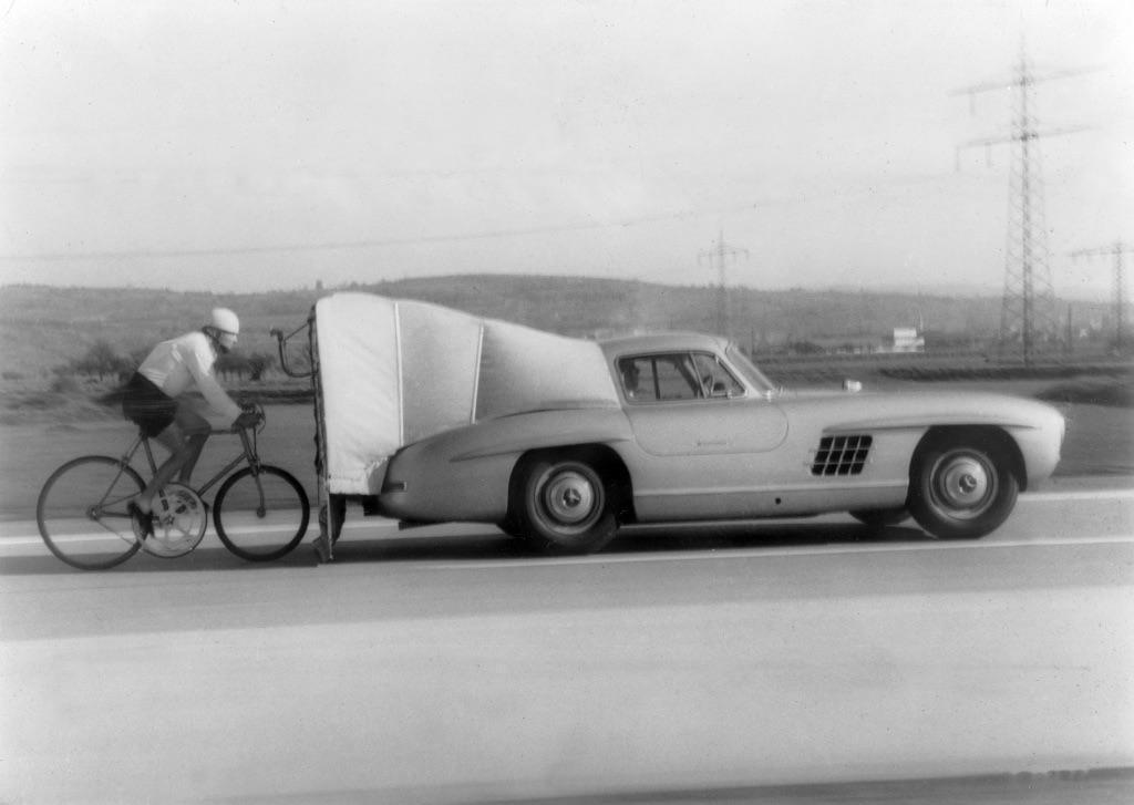 自行车最高能时速能飙到多少？下面这位老哥飙出了超过200公里的逆天时速！

19