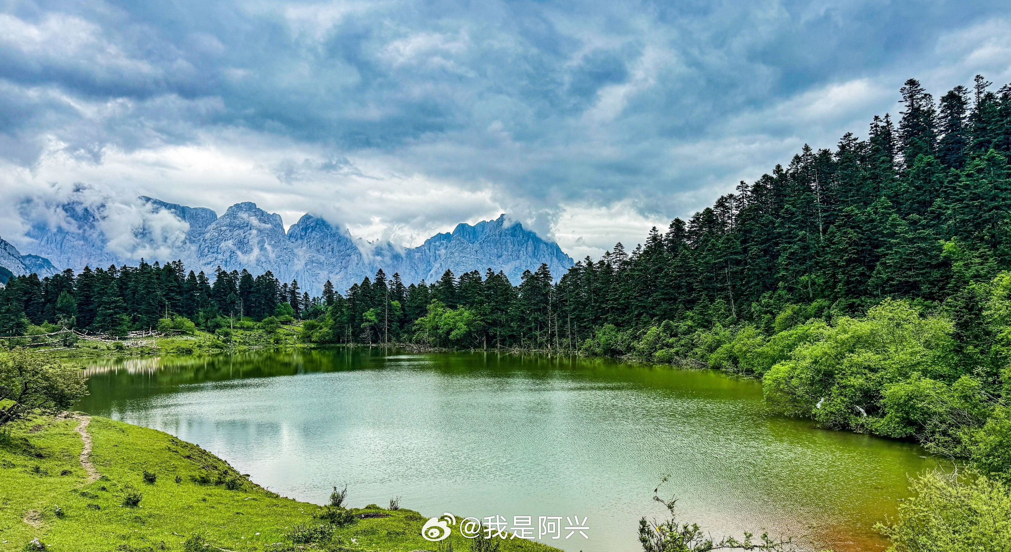 骨麻湖的风景这会真的美。 ​​​