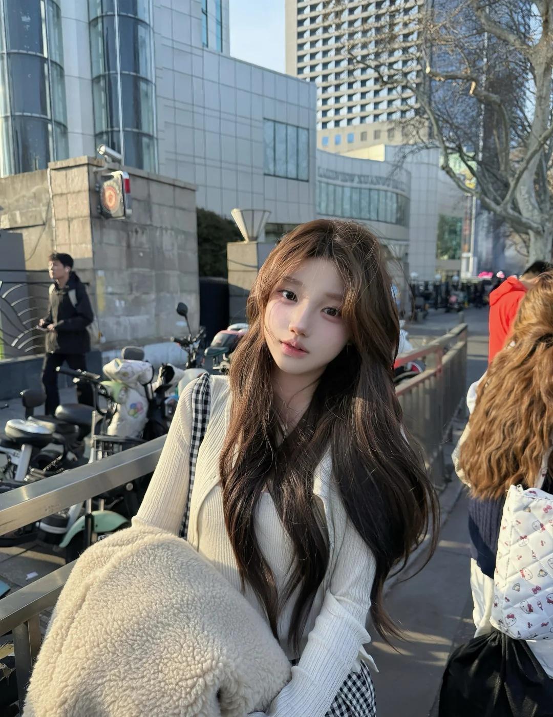 风轻轻
南京好天气☀️
永远阳光明媚 风吹过我的头发