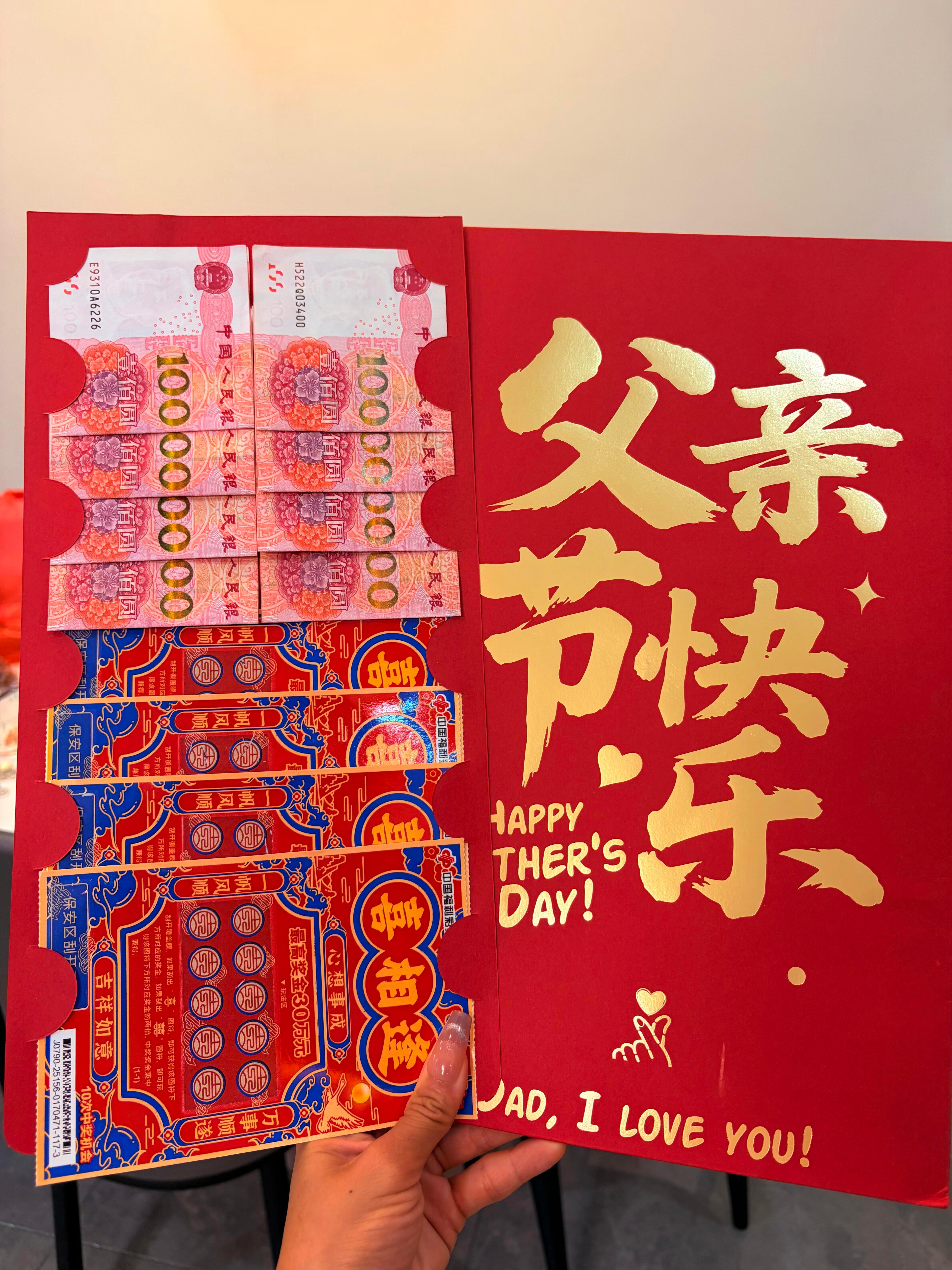 今天就是父亲节啦,希望爸爸在未来的每一天里,笑容多一点,烦恼少一点,轻松多一点,