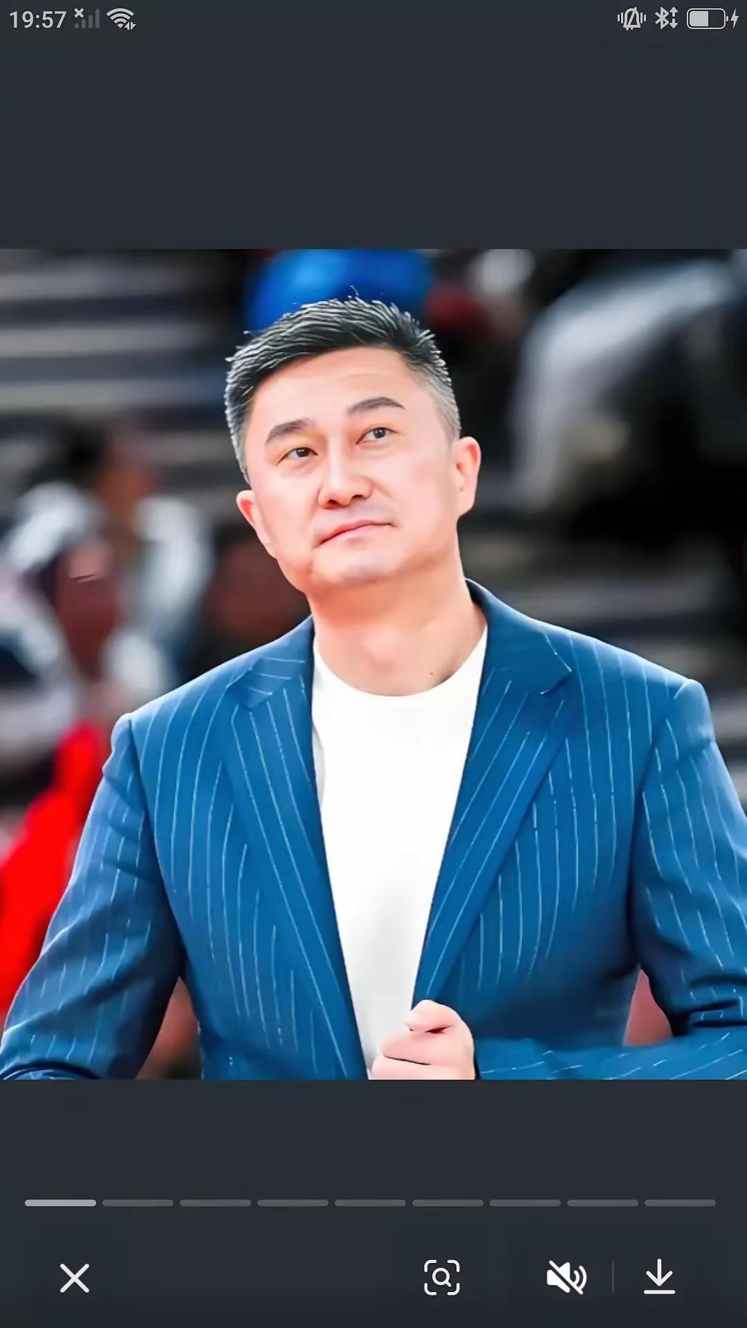 杜峰不再继续执教广东宏远男篮这么多年的主教练工作确实是该好好休息一下了啊，在易建