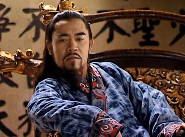 1542年嘉靖皇帝和10多个宫女睡完觉，心满意足地打起了呼噜。突然，旁边的宫女一