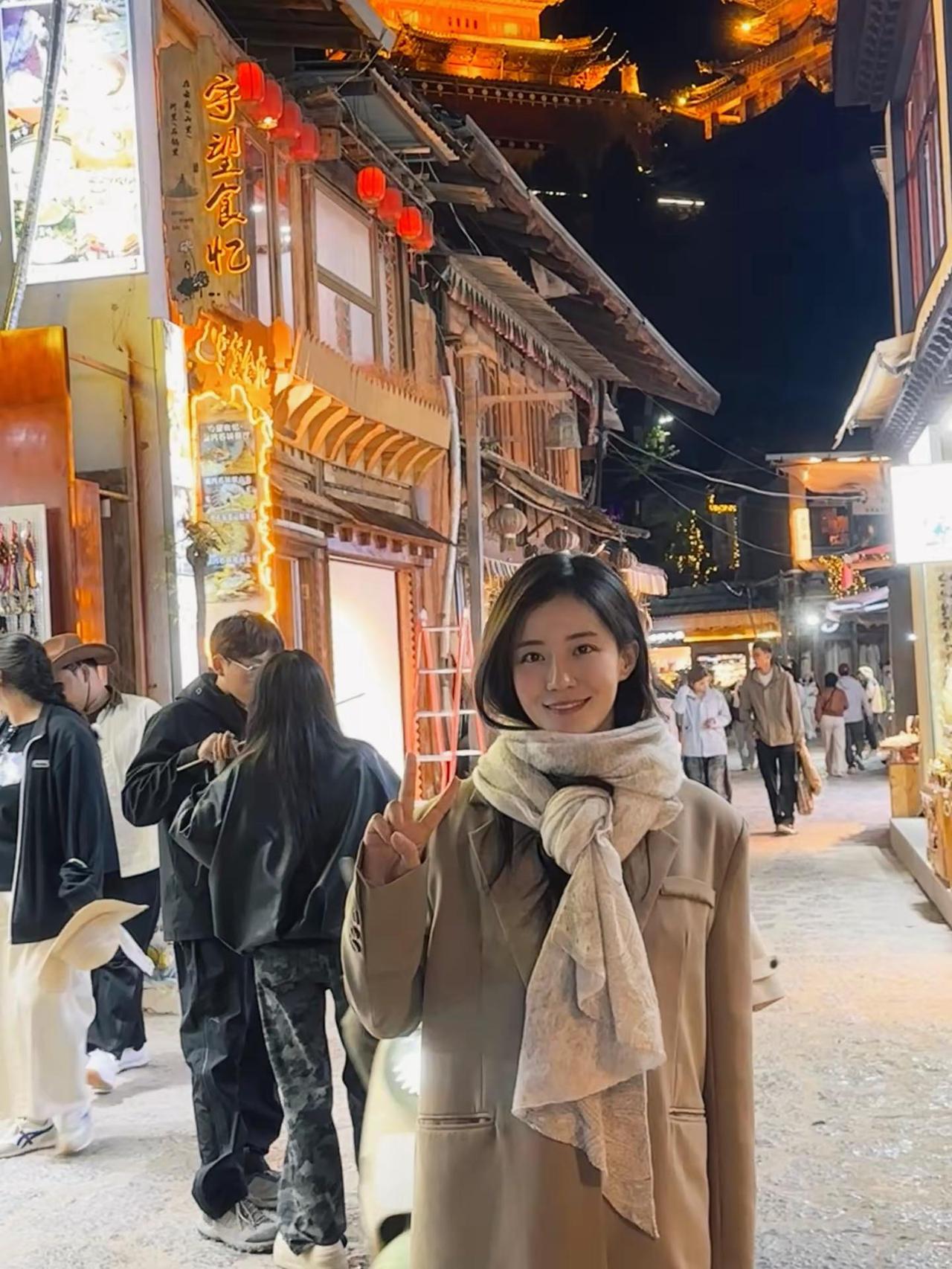 生日快乐小林同学。早已不再执着时刻全副武装、精致全妆慢慢学会卸下刻意，接纳最自然