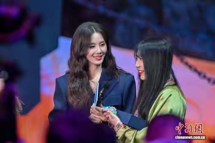 成龙刘诗诗齐聚峨眉！国内首个影视IP"故事幻城"爆火，改写结局太绝了
 
3月2