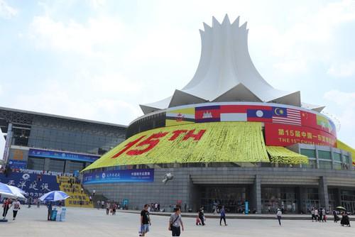 共参考11篇资料
你敢信吗？不用办护照、不用抢机票，在南宁逛一天，就能把整个东南