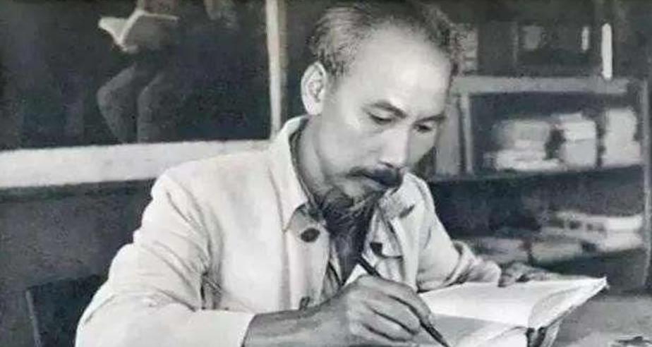 越南境内有不少古墓，里面有很多汉字，但如今的越南已去汉字化多年，越南为何要废除汉