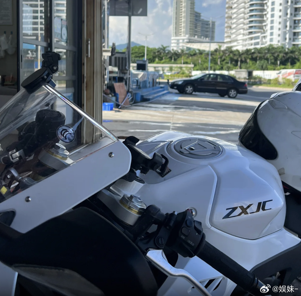 张雪机车适合通勤吗？😂 