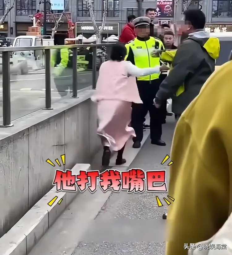 街道狭窄，车流密集，女子驾车强行插队，结果发生轻微微剐蹭。
这本是小事一桩，走保