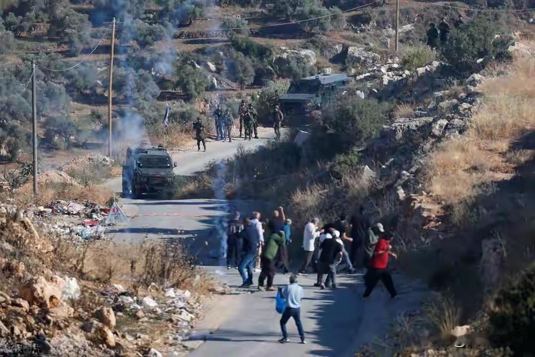 约旦河西岸的民众在反抗以军，以色列在中东的名声坏了，反以的越来越多，世界公敌是内