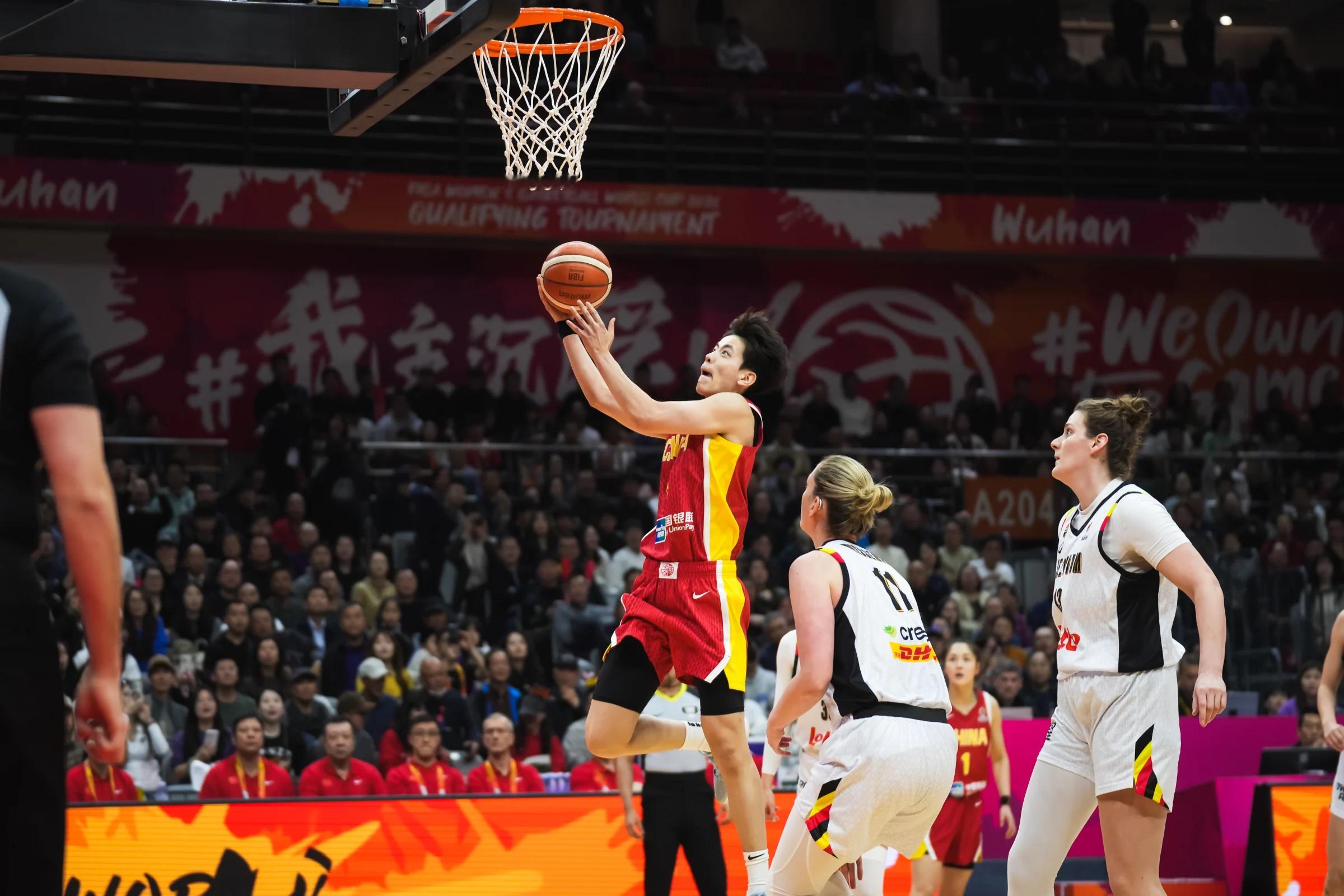 中国女篮vs比利时女篮中国女篮65-80不敌比利时女篮！中国女篮今天三分16中3