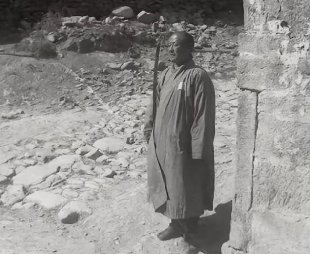 1946年，新四军把后方医院放在淮安一个千年古寺中，在安装电话线时，意外发现了一