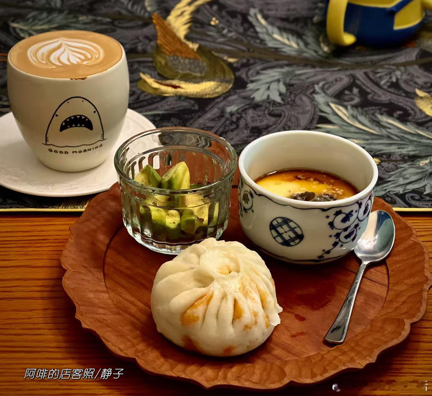 越快乐，磁场频率越高，运气越好。人的运气和自身的磁场频率有着密不可分的关系。  