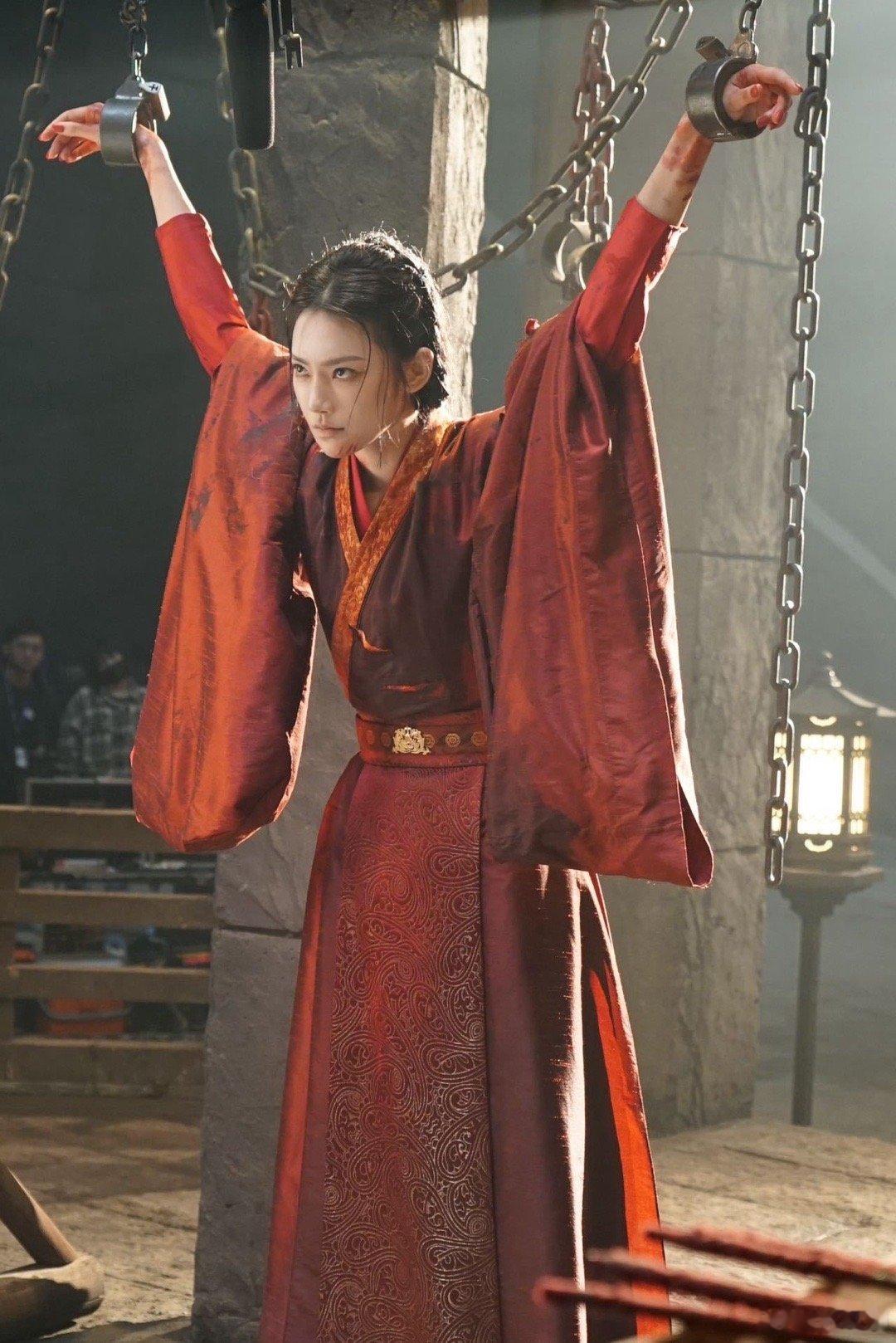 #曾可妮古装剧一部接一部# 曾可妮与古装剧的缘分妙不可言。《云之羽》和《七夜雪》