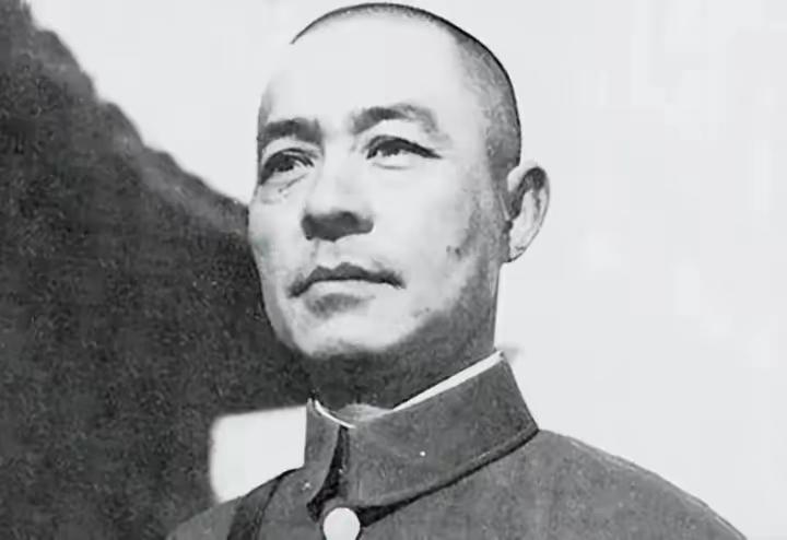 张自忠战死后，副官马孝堂被连砍九刀，脑壳都被劈开，竟没死，拼着最后一口气说出将军