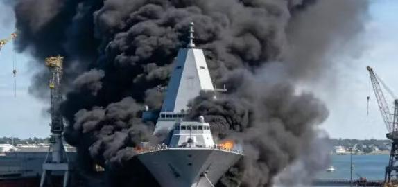 两把火烧穿美军底裤！79亿隐身大驱火船，欧洲轰炸机基地深夜爆燃

美军最近真是倒