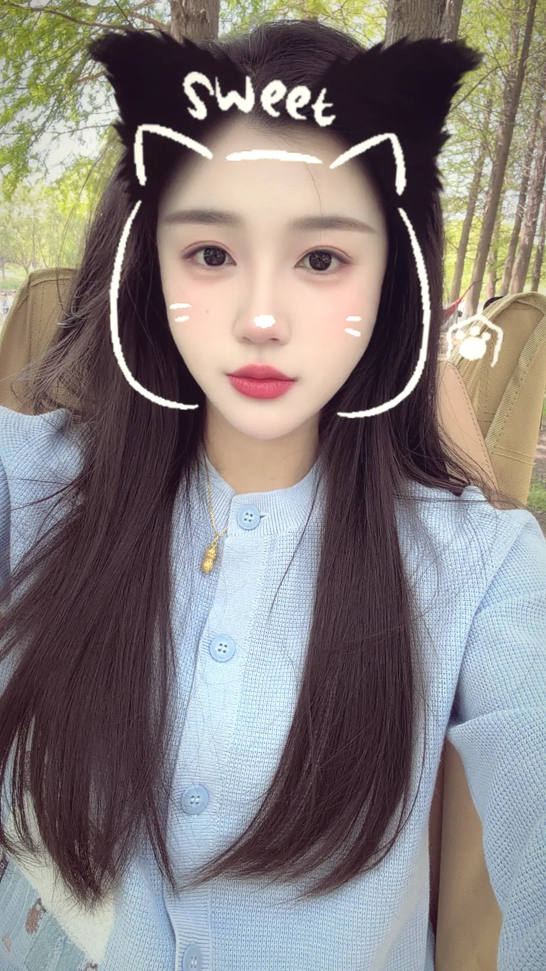 女孩子的照片不发是会过期的 没有话题的自拍