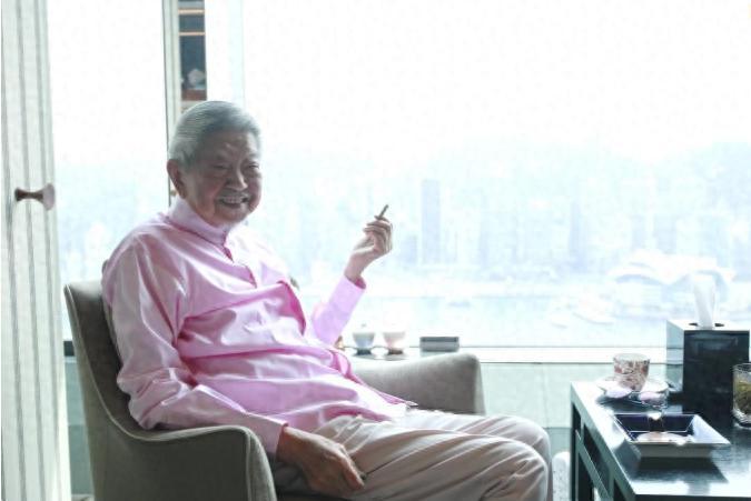 田朴珺问蔡澜：“你会介意太太有蓝颜知己吗？”蔡澜巧妙回答：“我很多东西都很喜欢吃