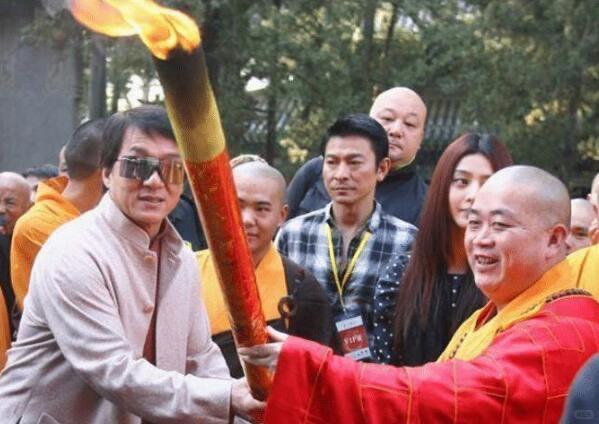 才知道，原来想要体验当和尚，也不容易啊！在如今的少林寺，各项体验项目都明码标价。