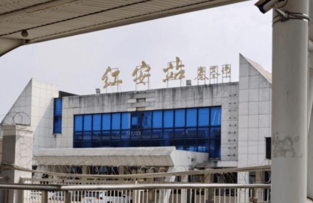 最近铁路圈传出消息：红安县境内的老红安站和红安西站，规划合并统一更名为"红安南站