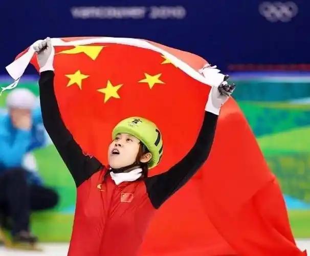 人说王濛救不了中国短道，就像当年姚明救不了中国篮球。
 
就在全网盼着王濛参加教