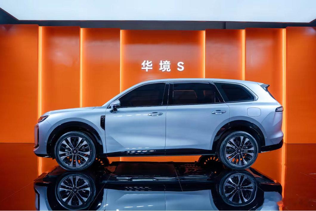 五菱+华为，华境S体验车今天下线，现在知道的配置情况是：1、全系标配华为乾崑AD