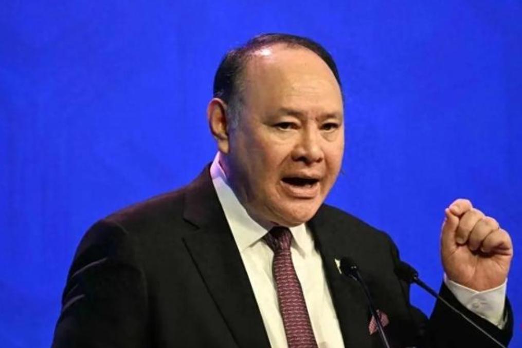 被中国制裁后，特奥多罗仍态度强硬，对中国喊话时疯狂叫嚣：“我将继续履行职责，应对