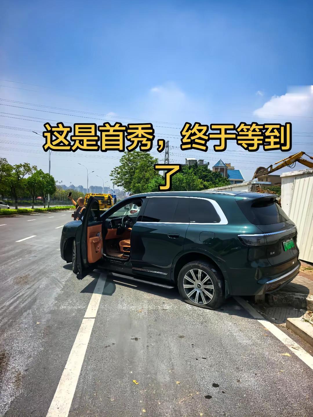 自媒体。这不就好起来了啊轮胎 家庭旗舰问界M8焕新升级 鸿蒙智行 问界M8