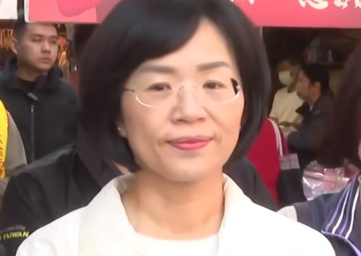 民众党新北市议员参选人陈怡君说，她今天要对苏巧慧提出三问，第一旷世智能获得如此不