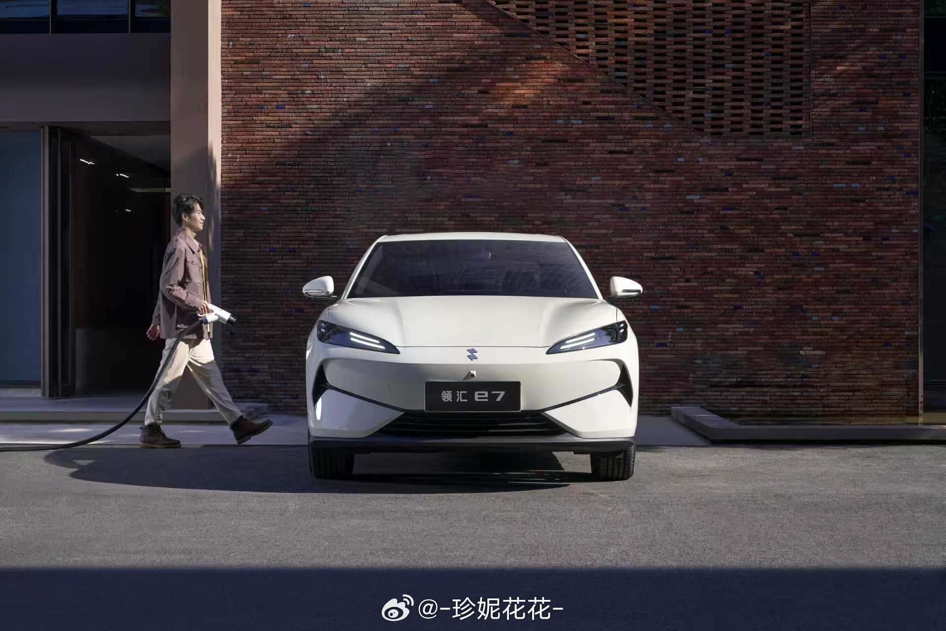 比亚迪比亚迪闪充技术也照顾到了全新品牌领汇！这次携首款车型e7登场，这款大空间闪