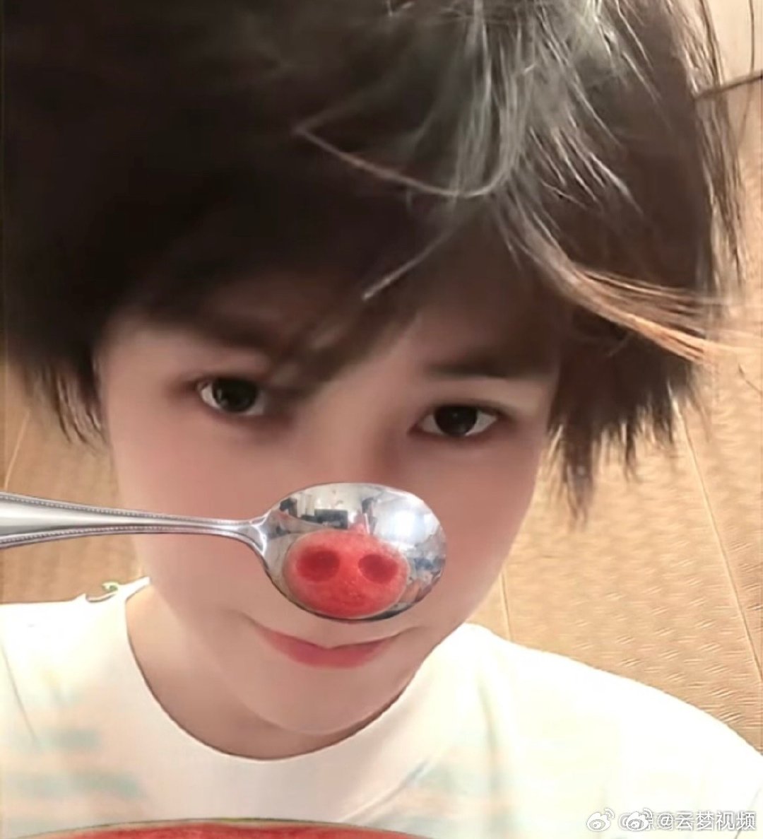 张真源[超话]张真源的鼻梁可以滑滑梯张真源左脸右脸都权威 张真源分享日常随拍，超
