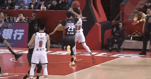 奎因是真的喜欢吃东北菜啊！谁还敢说奎因不是“东北老铁”的专属克星？打辽宁砍30分