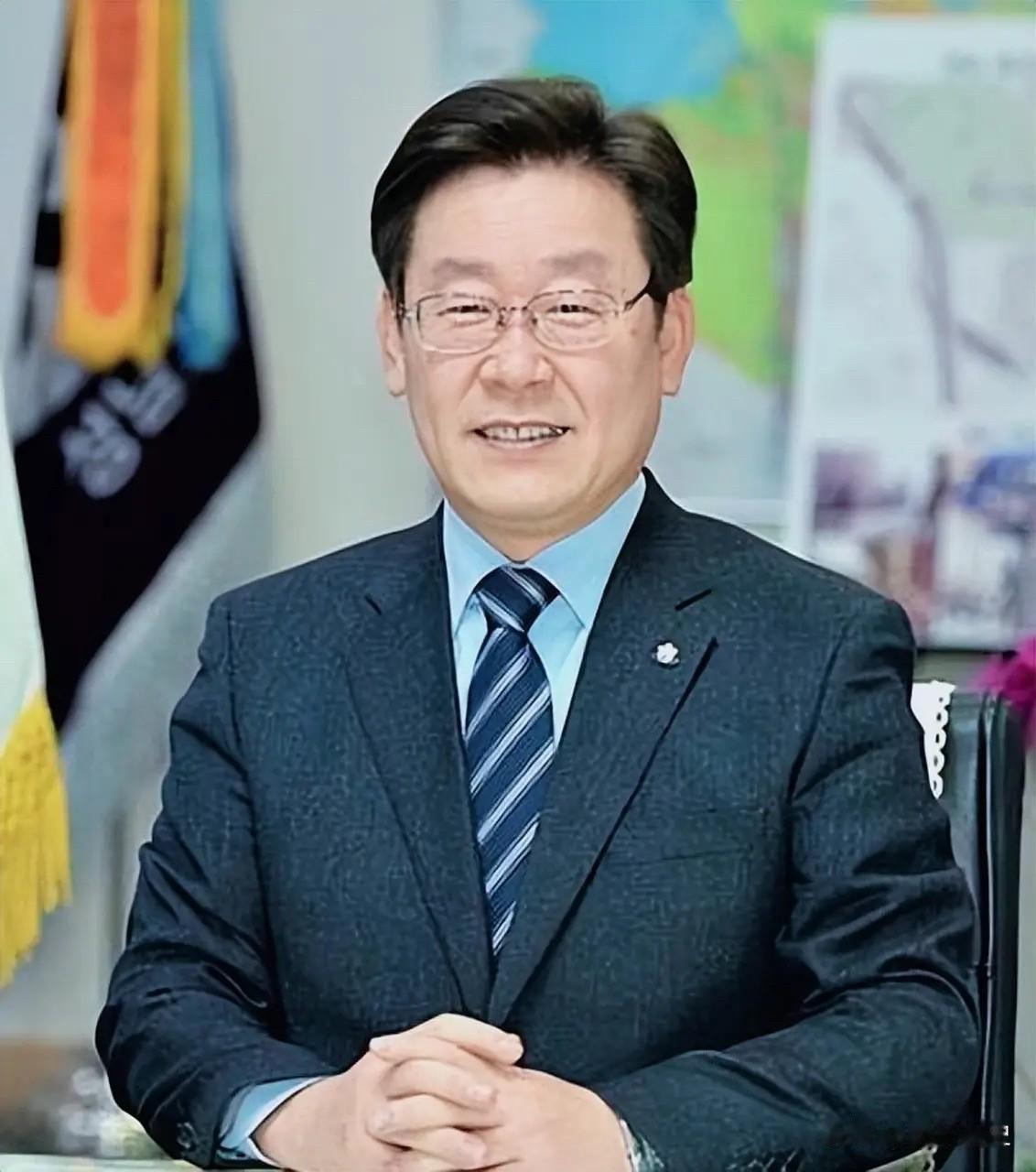 那艘“NAMU”号货轮在霍尔木兹海峡爆炸起火的消息，这两天全球航运圈可算是被搅得